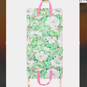 Lilly Pulitzer New Pattern Putting Green Poppyland Foldable Garment Bag NWT‎